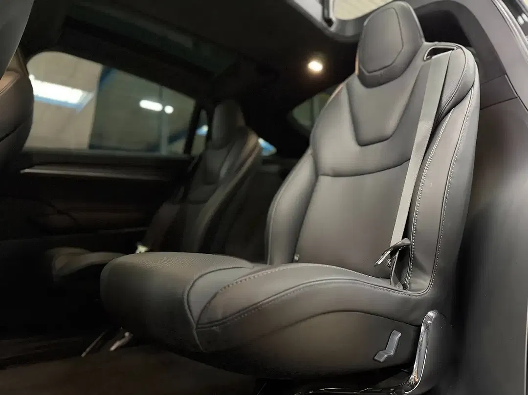 Tesla Model X Plaid - Thumbnail 13