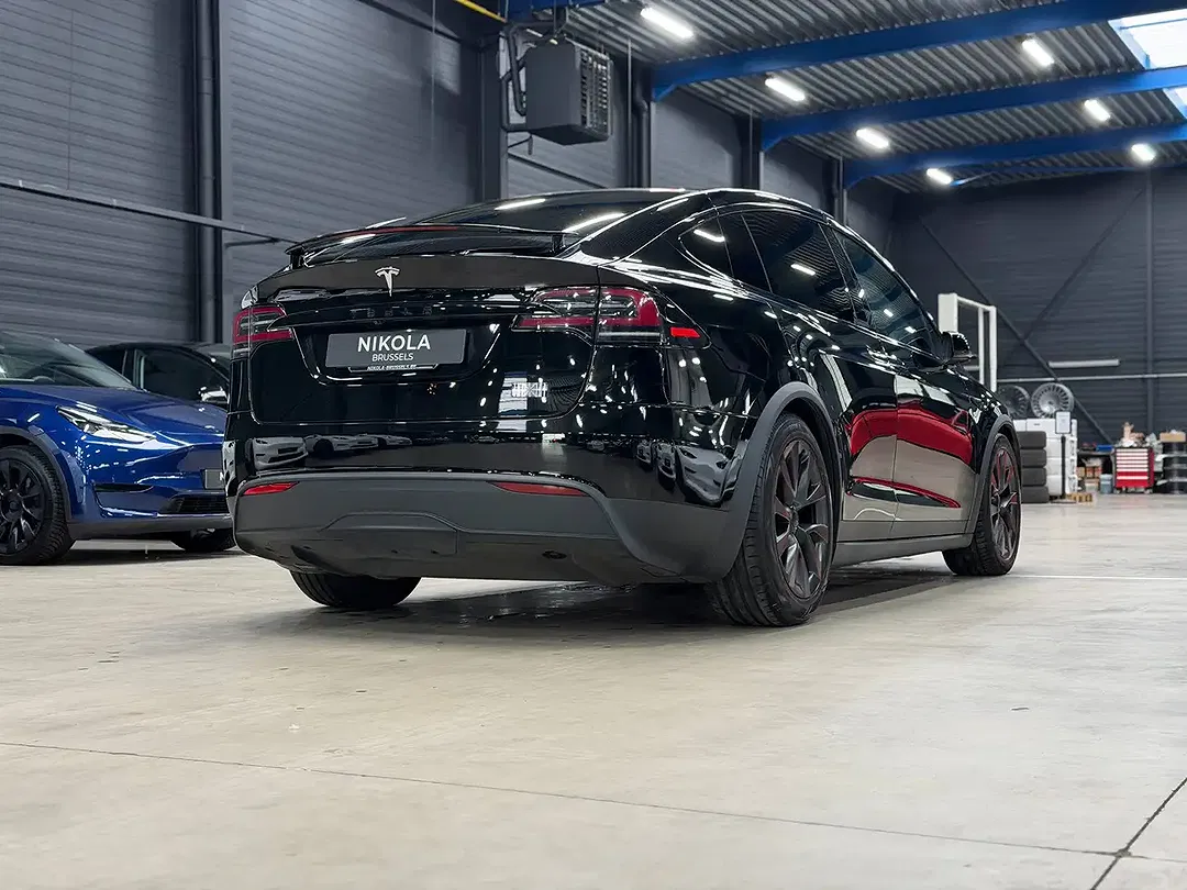 Tesla Model X Plaid - Thumbnail 4