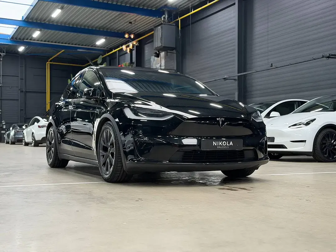 Tesla Model X Plaid - Thumbnail 5