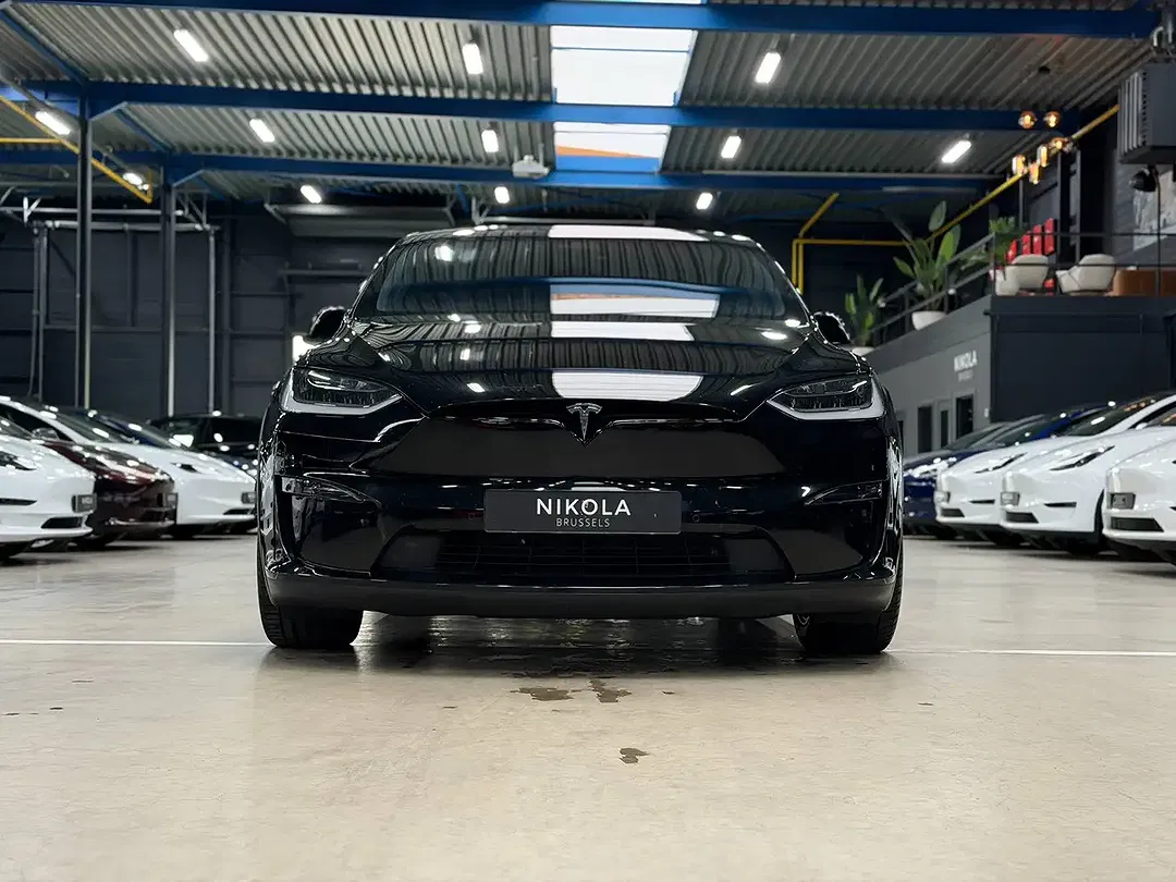 Tesla Model X Plaid - Thumbnail 6