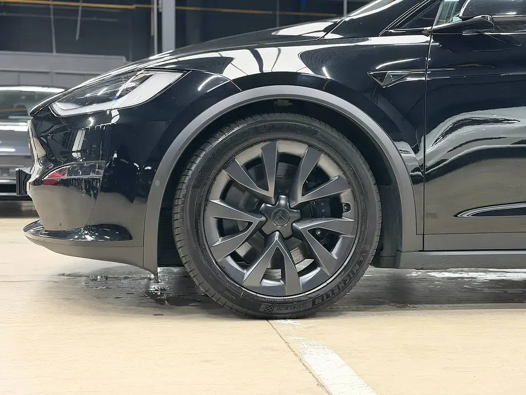 Tesla Model X Plaid - Thumbnail 8