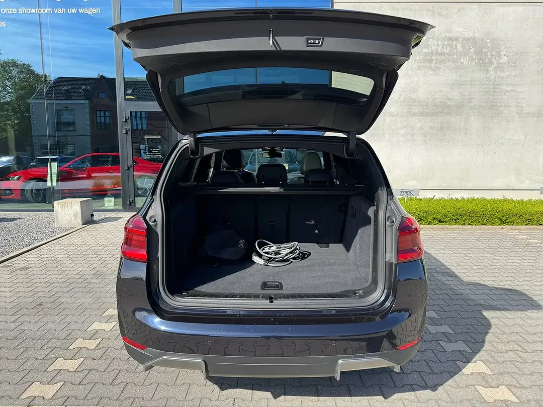 BMW iX3 M Shadow Line - Thumbnail 6