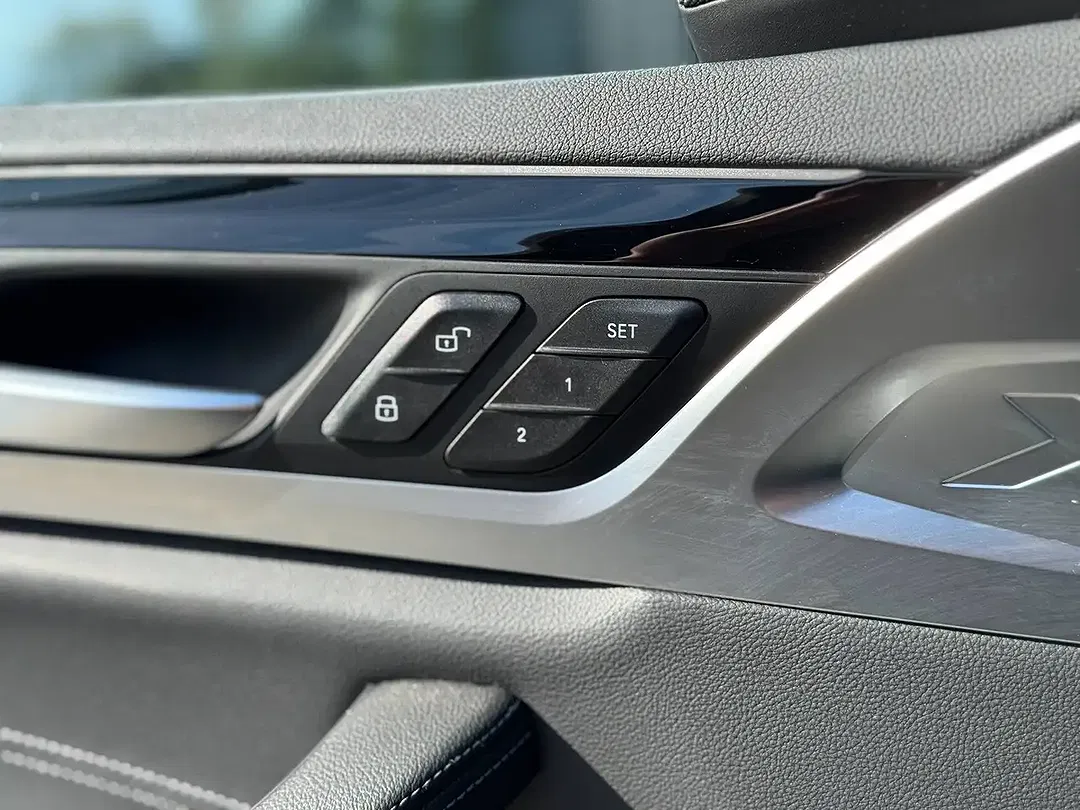 BMW iX3 M Shadow Line - Thumbnail 7
