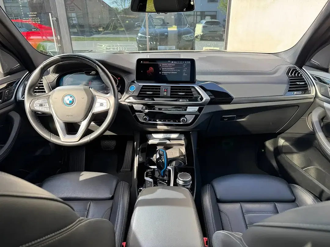BMW iX3 M Shadow Line - Thumbnail 4