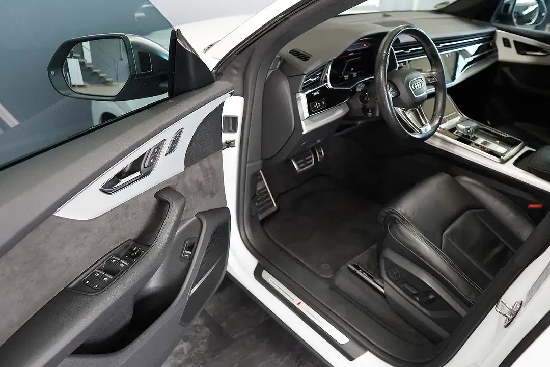 Audi SQ8 4.0 TFSI quattro competition plus - Thumbnail 11