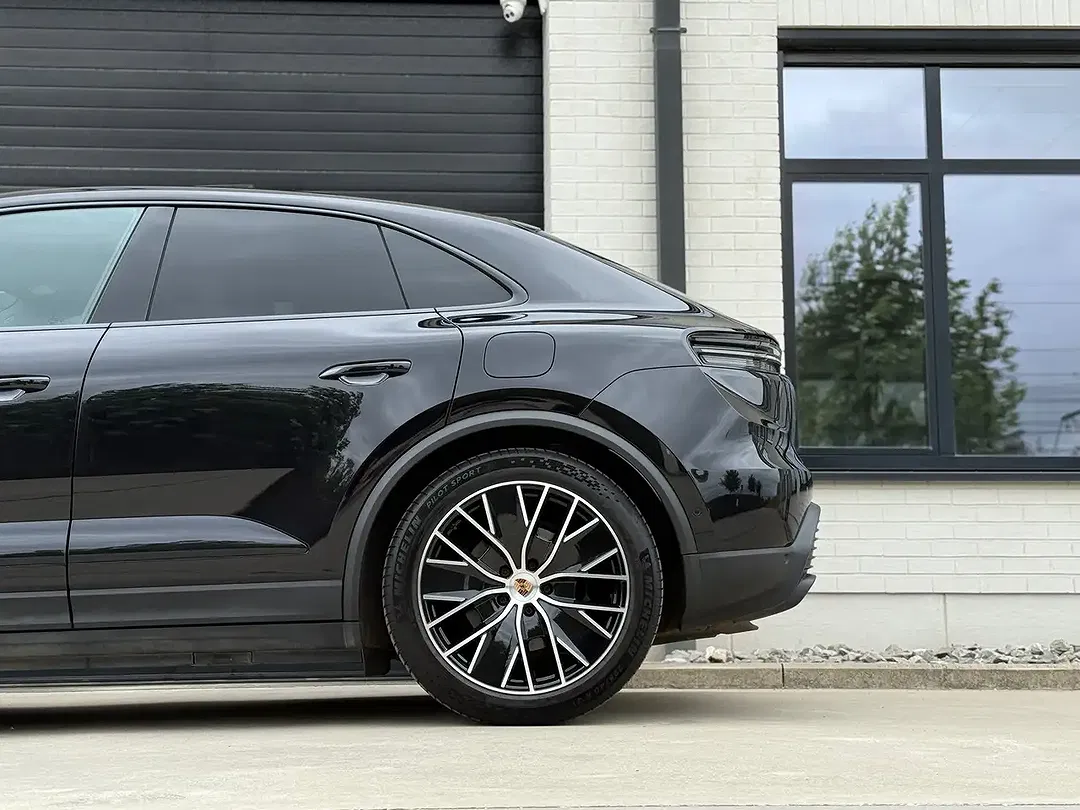 Porsche Macan 4 - Thumbnail 10