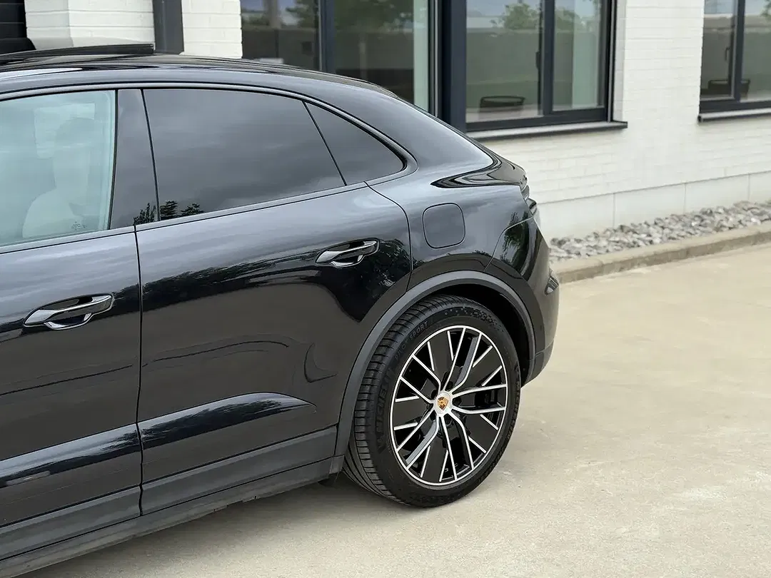 Porsche Macan 4 - Thumbnail 11