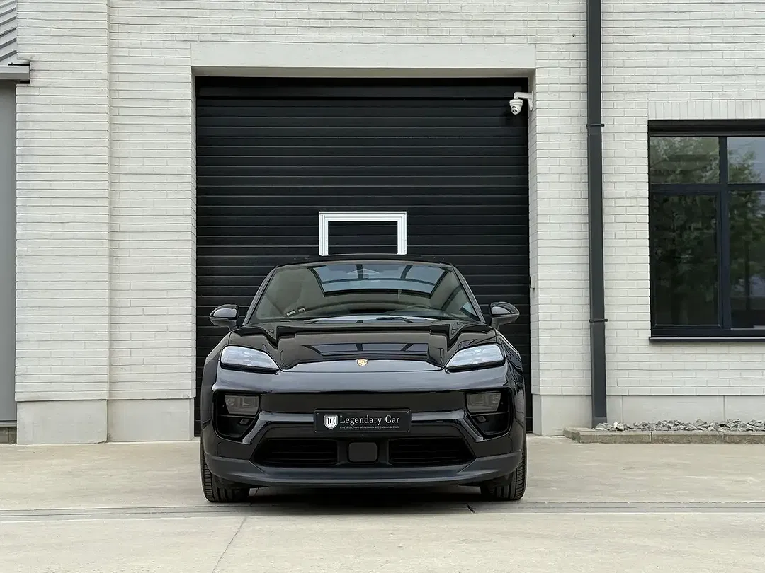 Porsche Macan 4 - Thumbnail 3