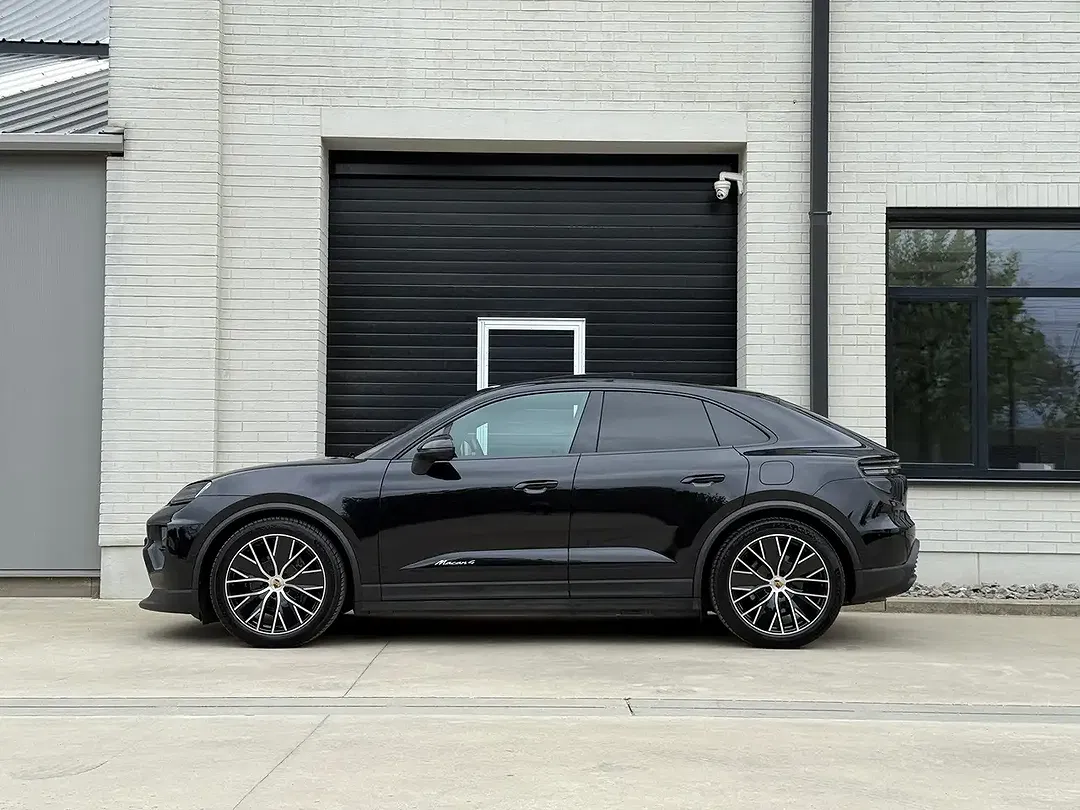 Porsche Macan 4 - Thumbnail 7