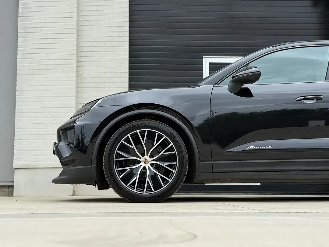 Porsche Macan 4 - Thumbnail 8
