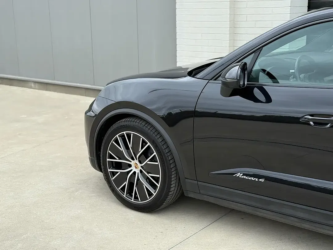 Porsche Macan 4 - Thumbnail 9