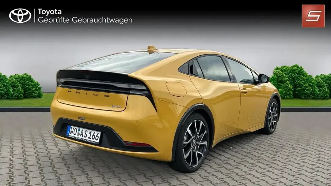 Toyota Prius PHEV Executive - Thumbnail 5