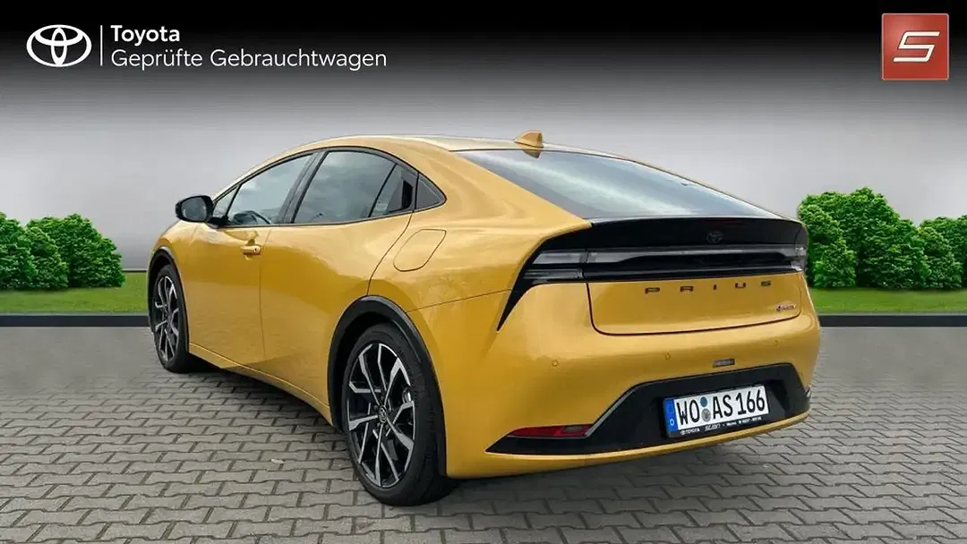 Toyota Prius PHEV Executive - Thumbnail 7