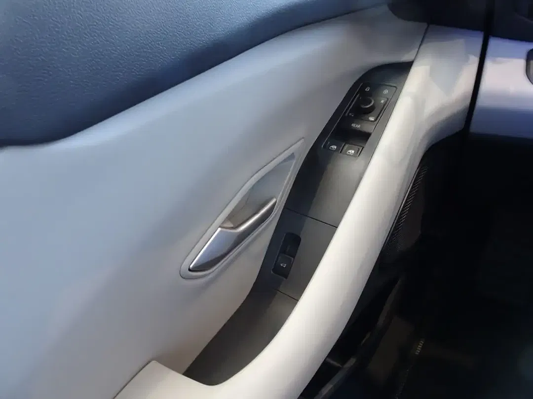 Ford Explorer Premium - Thumbnail 18