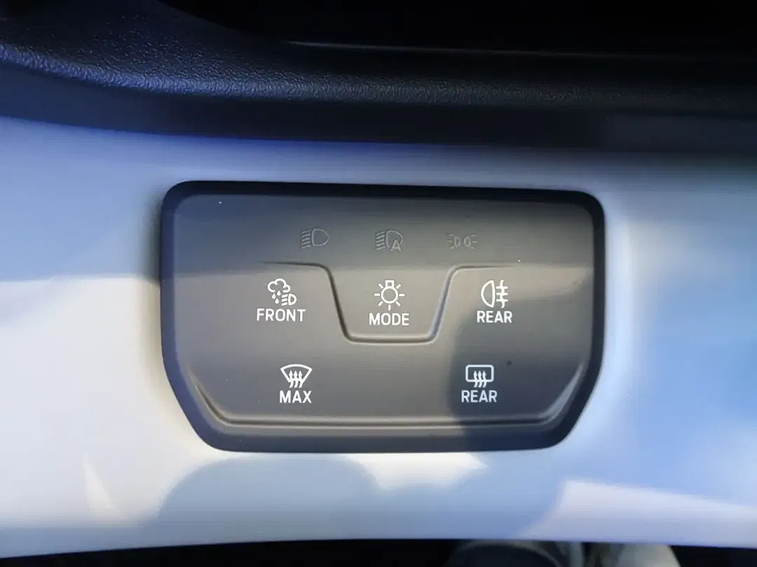 Ford Explorer Premium - Thumbnail 19