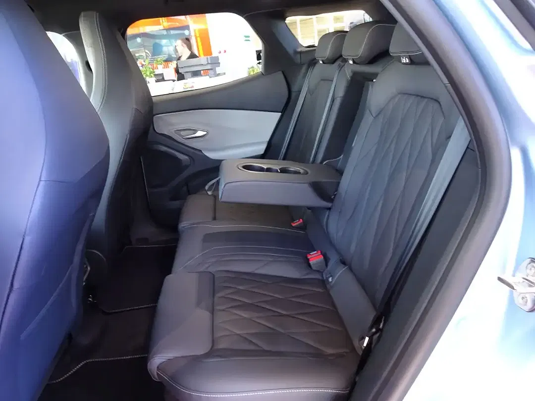 Ford Explorer Premium - Thumbnail 22