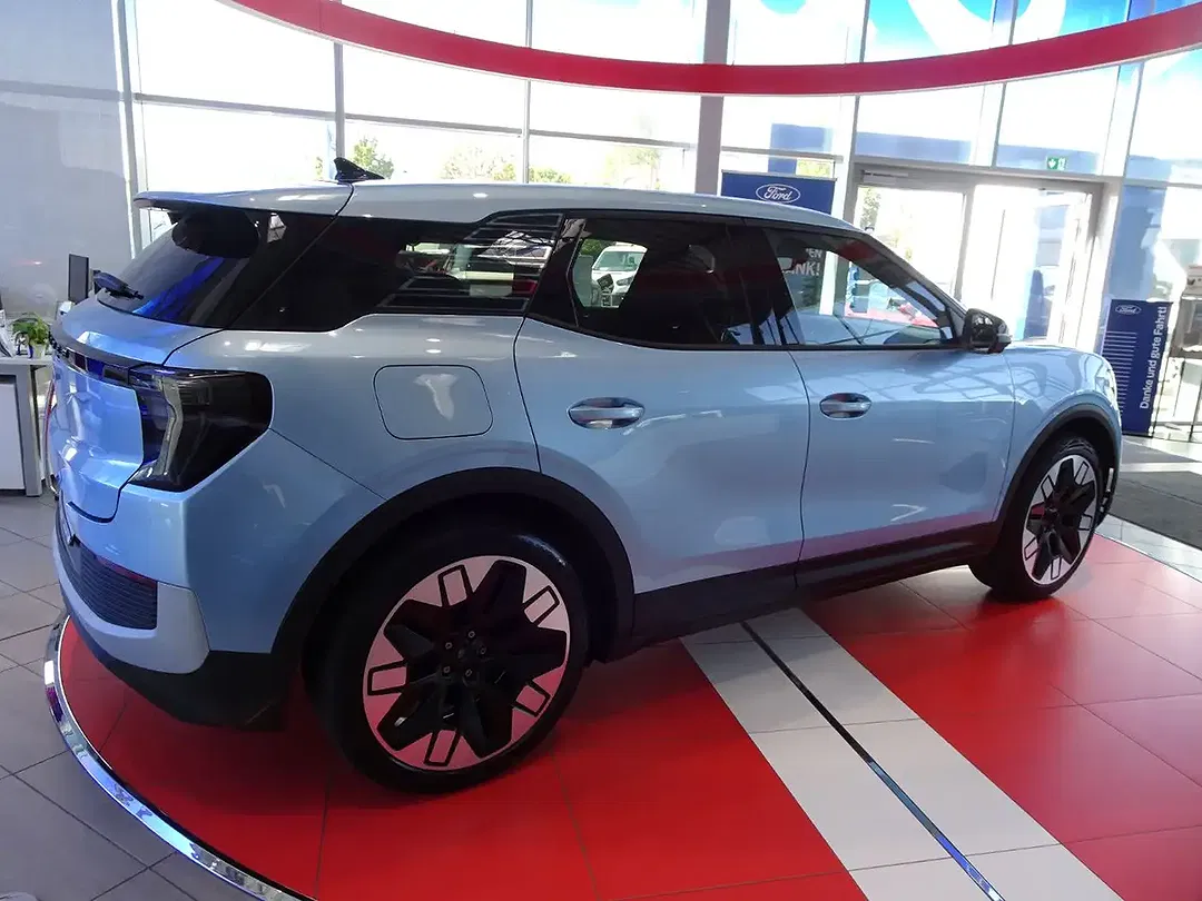 Ford Explorer Premium - Thumbnail 4