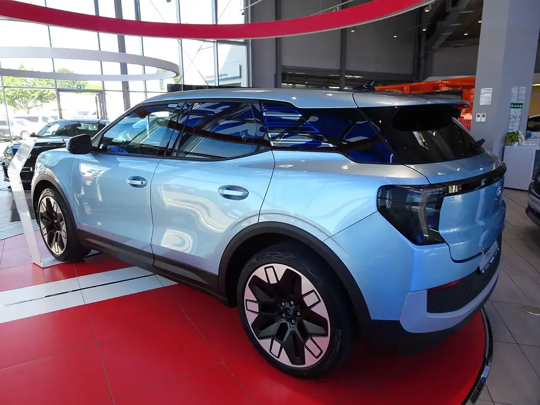Ford Explorer Premium - Thumbnail 5