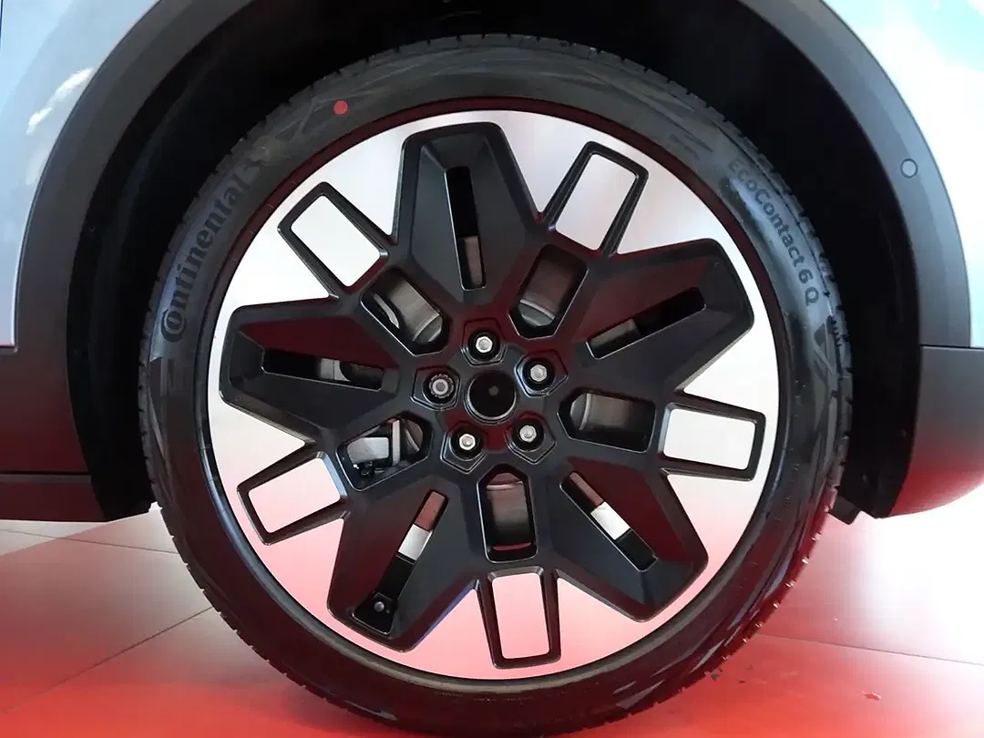 Ford Explorer Premium - Thumbnail 6