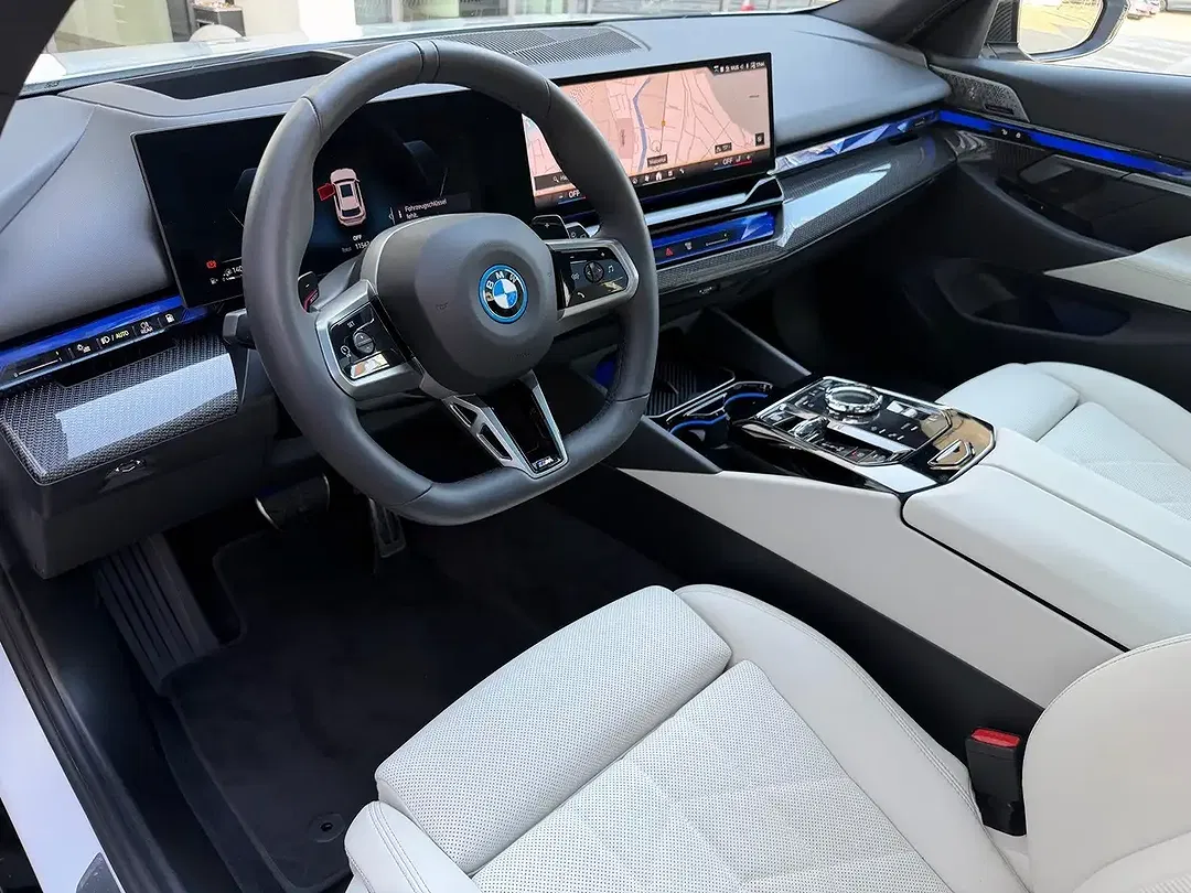 BMW 550 xDrive M Sport Pro - Thumbnail 11