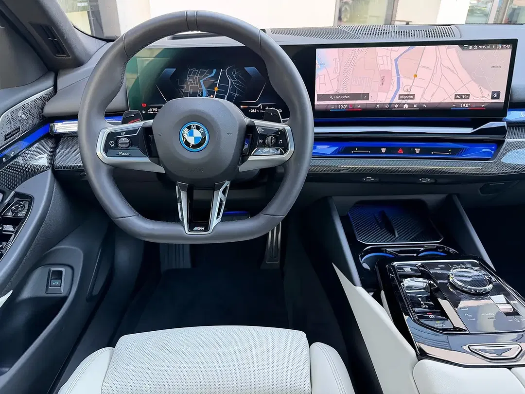BMW 550 xDrive M Sport Pro - Thumbnail 3