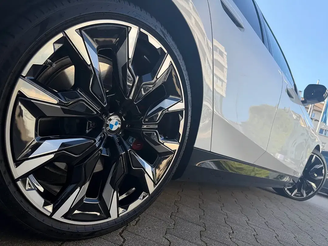 BMW 550 xDrive M Sport Pro - Thumbnail 4