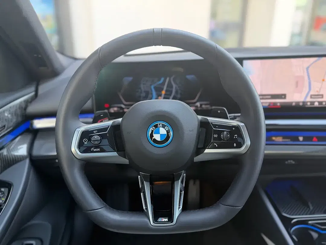 BMW 550 xDrive M Sport Pro - Thumbnail 5