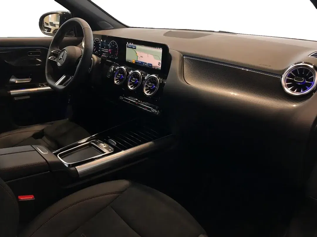 Mercedes-Benz GLA 180 AMG MBUX Night - Thumbnail 3