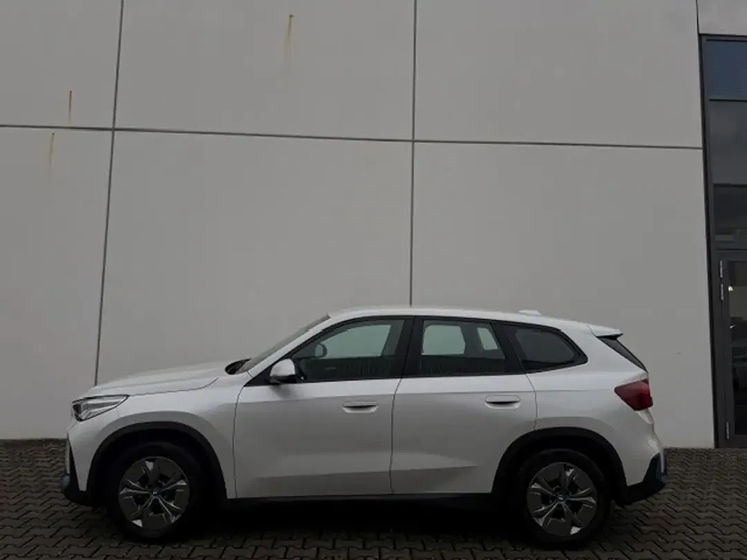 BMW iX1 xDrive - Thumbnail 3