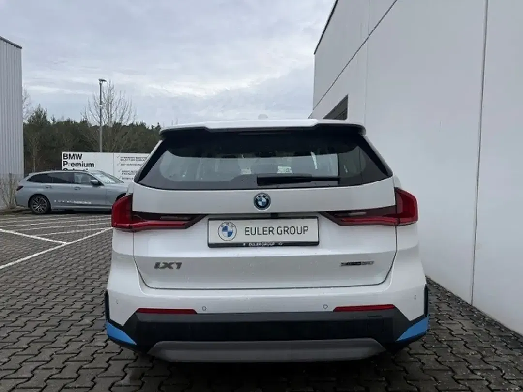 BMW iX1 xDrive - Thumbnail 4
