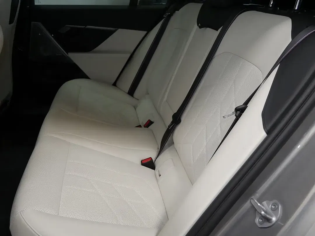 BMW 550 xDrive Touring M Sport Pro - Thumbnail 11