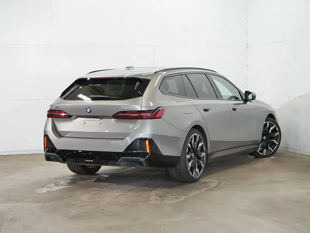 BMW 550 xDrive Touring M Sport Pro - Thumbnail 2
