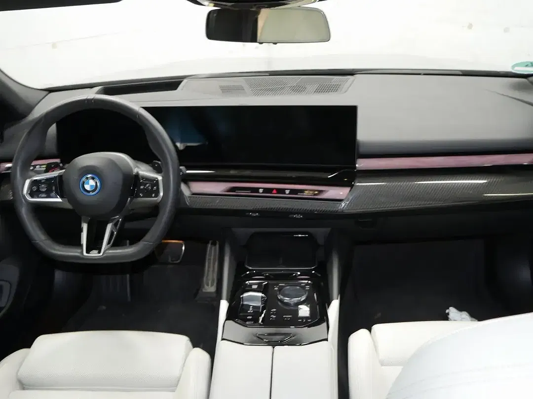 BMW 550 xDrive Touring M Sport Pro - Thumbnail 4