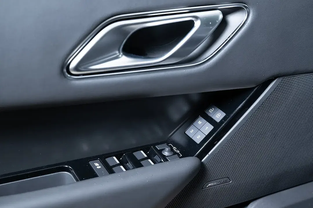 Land Rover Range Rover Velar D300 4x4 Dynamic HSE - Thumbnail 17