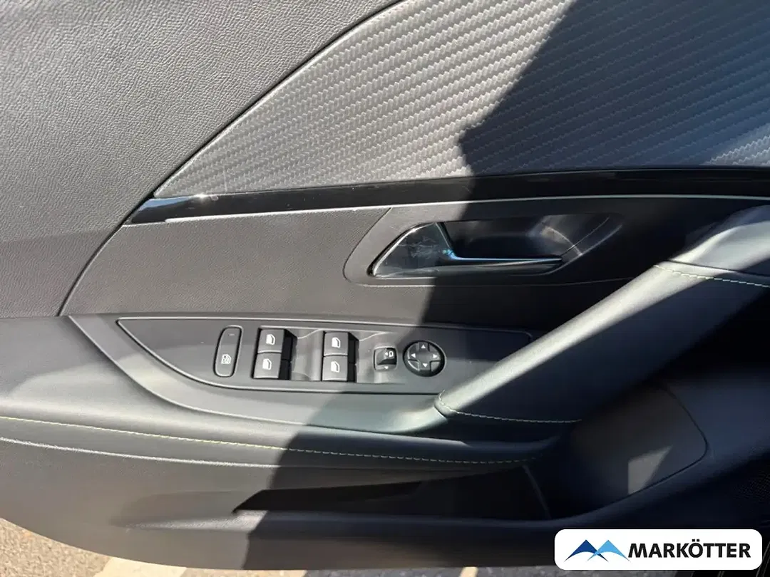 Peugeot 208 Hybrid GT - Thumbnail 11