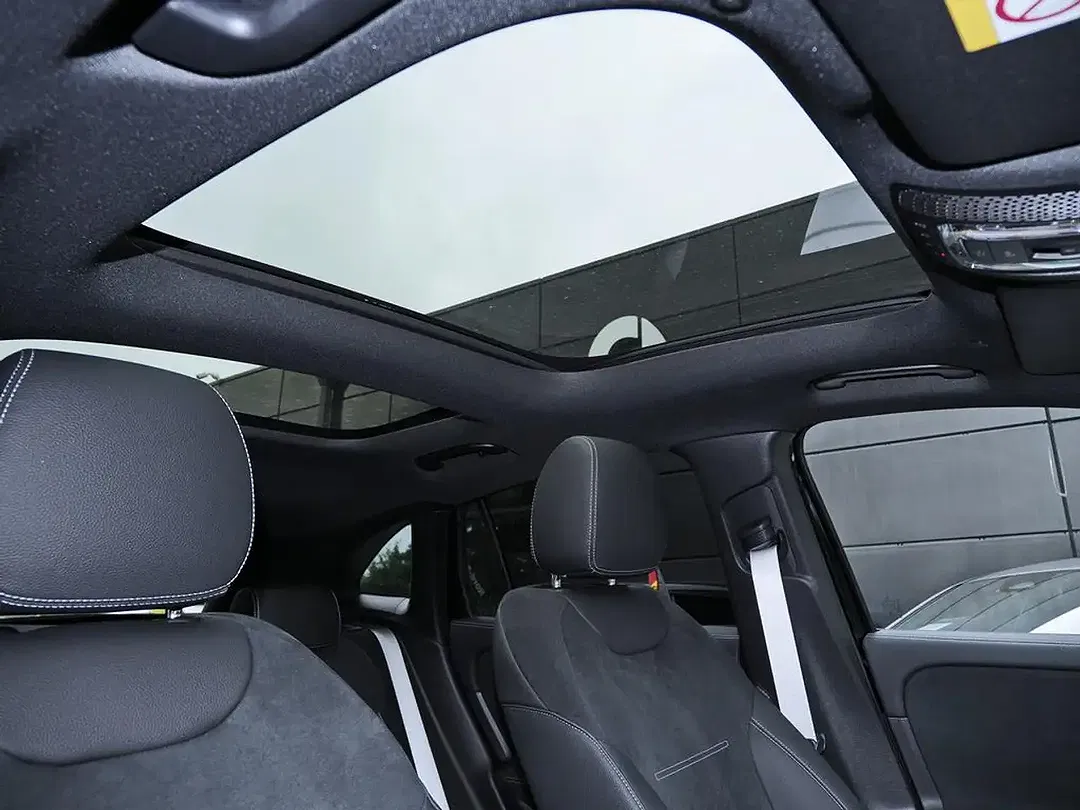 Mercedes-Benz GLA 200 AMG - Thumbnail 15