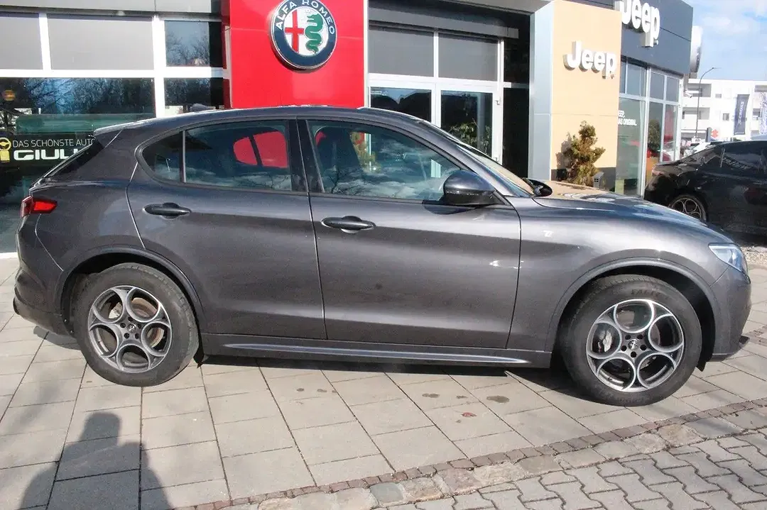Alfa Romeo Stelvio Q4 Ti - foto 2