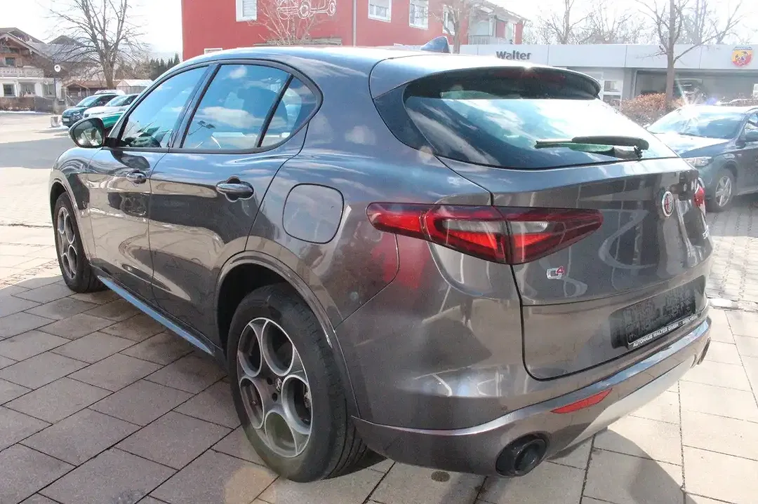 Alfa Romeo Stelvio Q4 Ti - Thumbnail 5