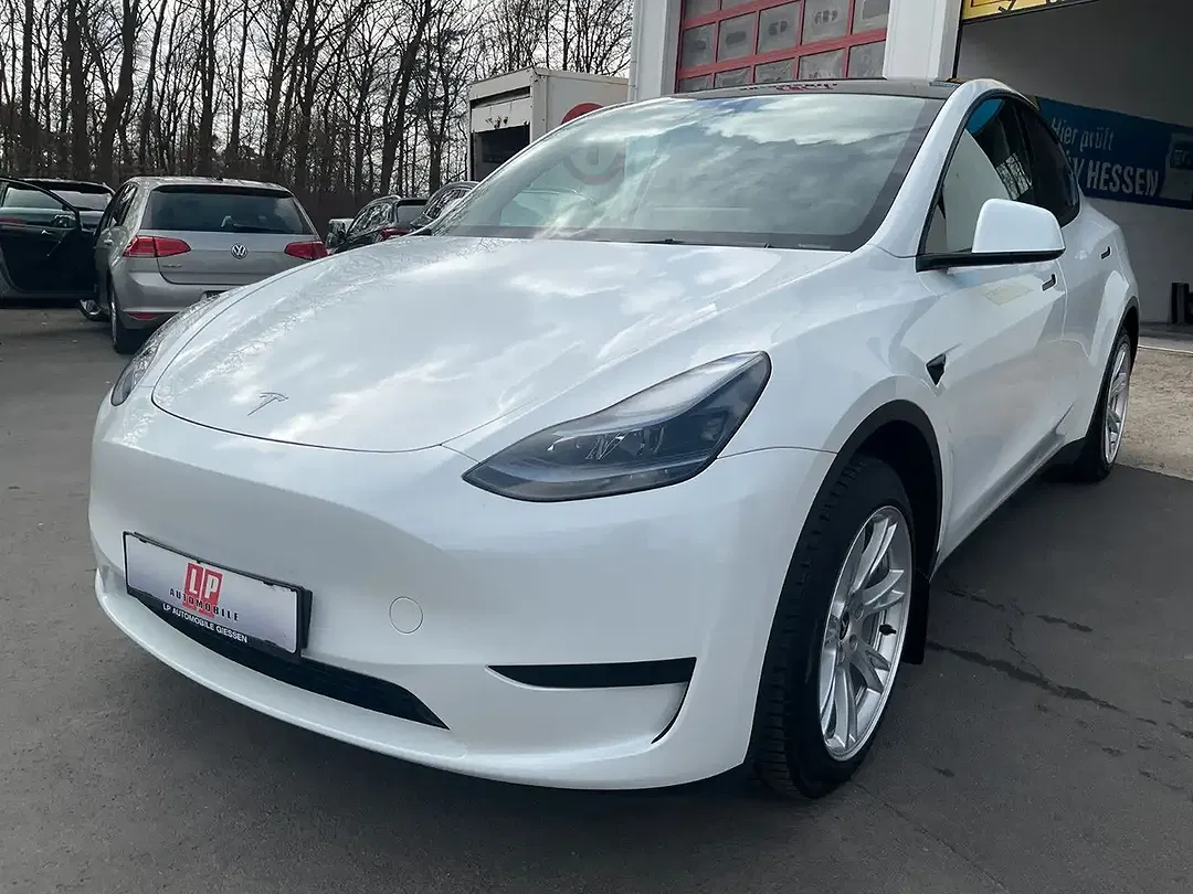 Tesla Model Y RWD - foto 1