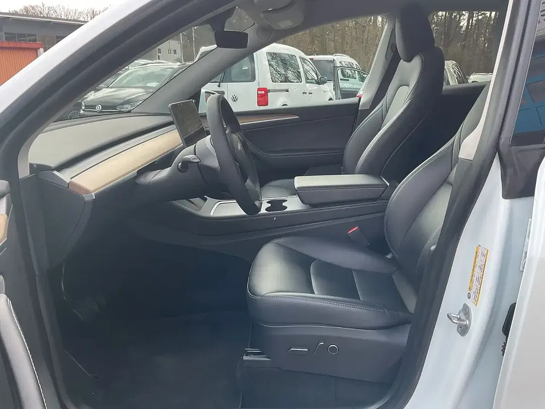 Tesla Model Y RWD - Thumbnail 10