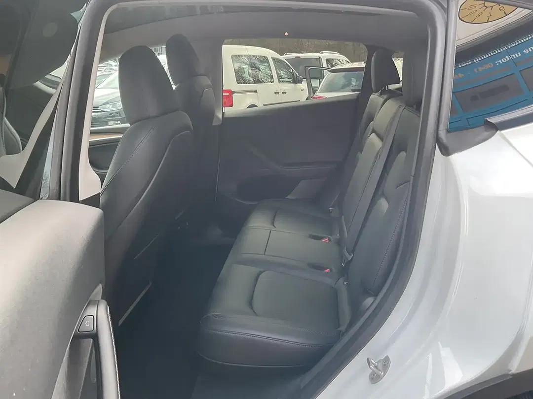 Tesla Model Y RWD - Thumbnail 11