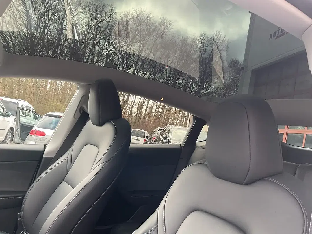 Tesla Model Y RWD - Thumbnail 13