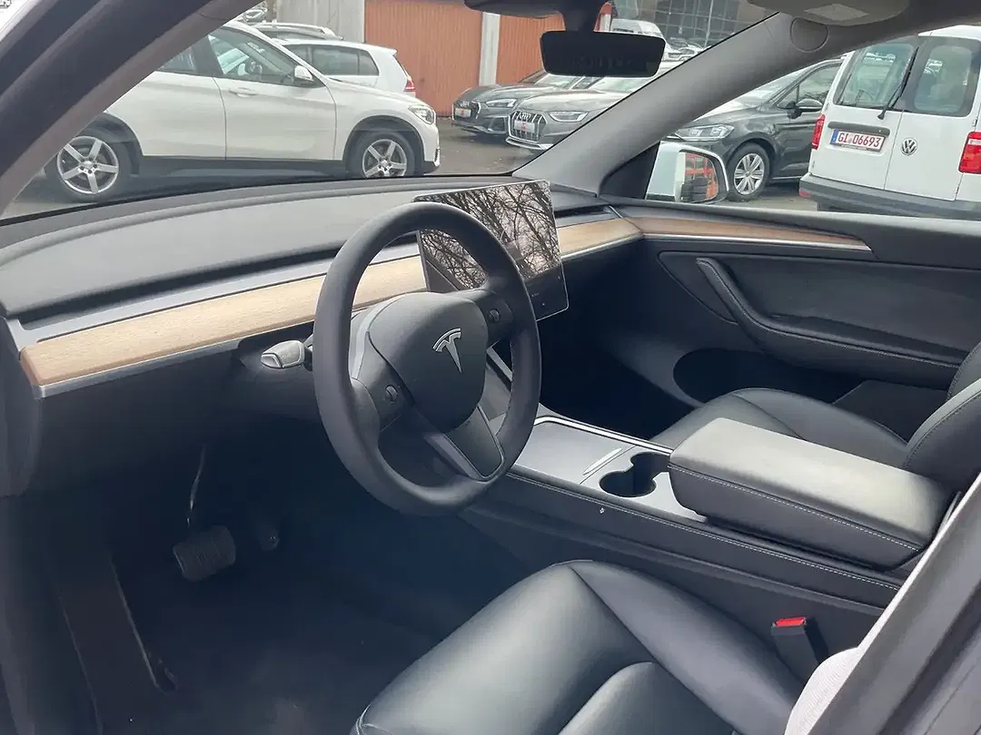 Tesla Model Y RWD - Thumbnail 14