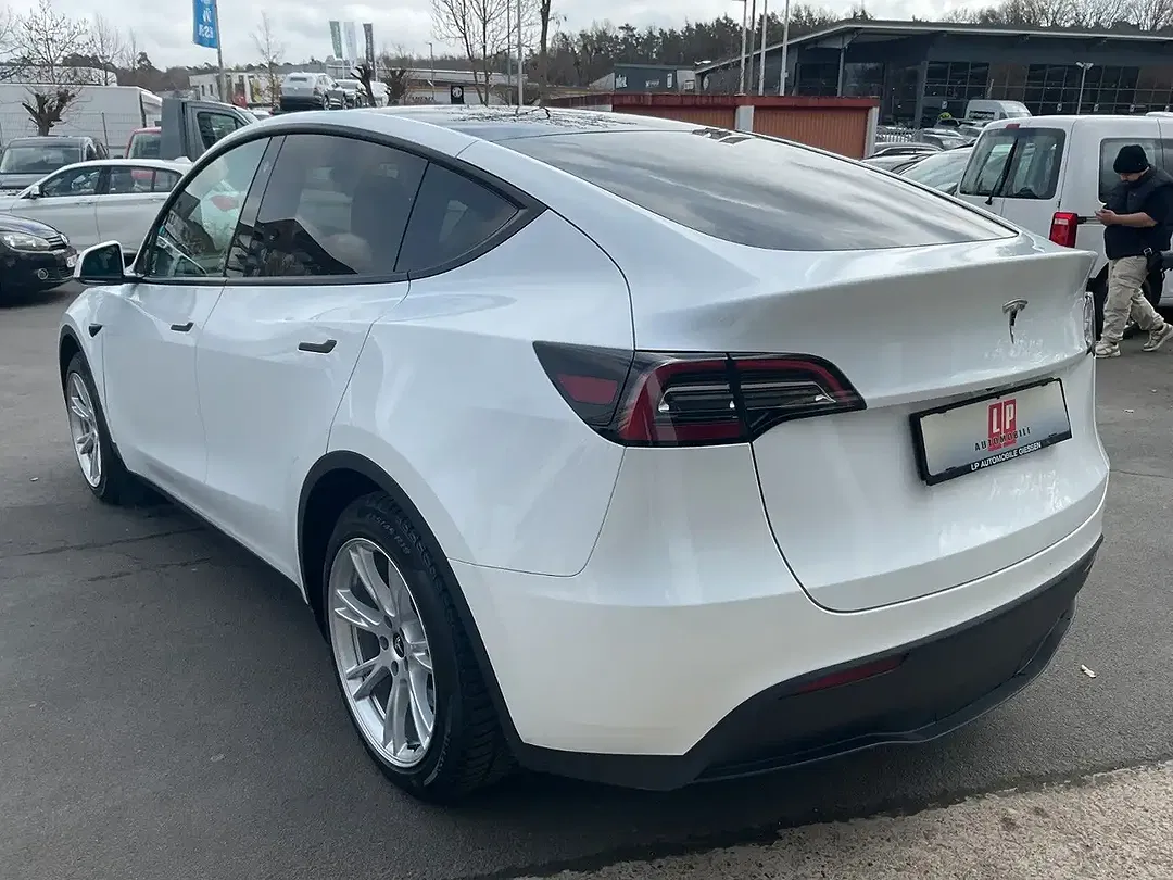 Tesla Model Y RWD - Thumbnail 7