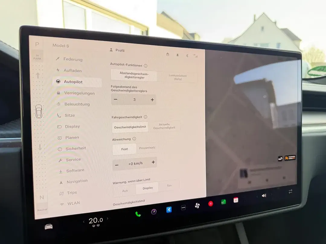 Tesla Model S Plaid - Thumbnail 12