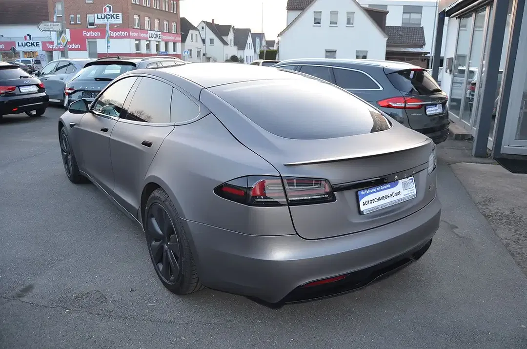 Tesla Model S Plaid - Thumbnail 4