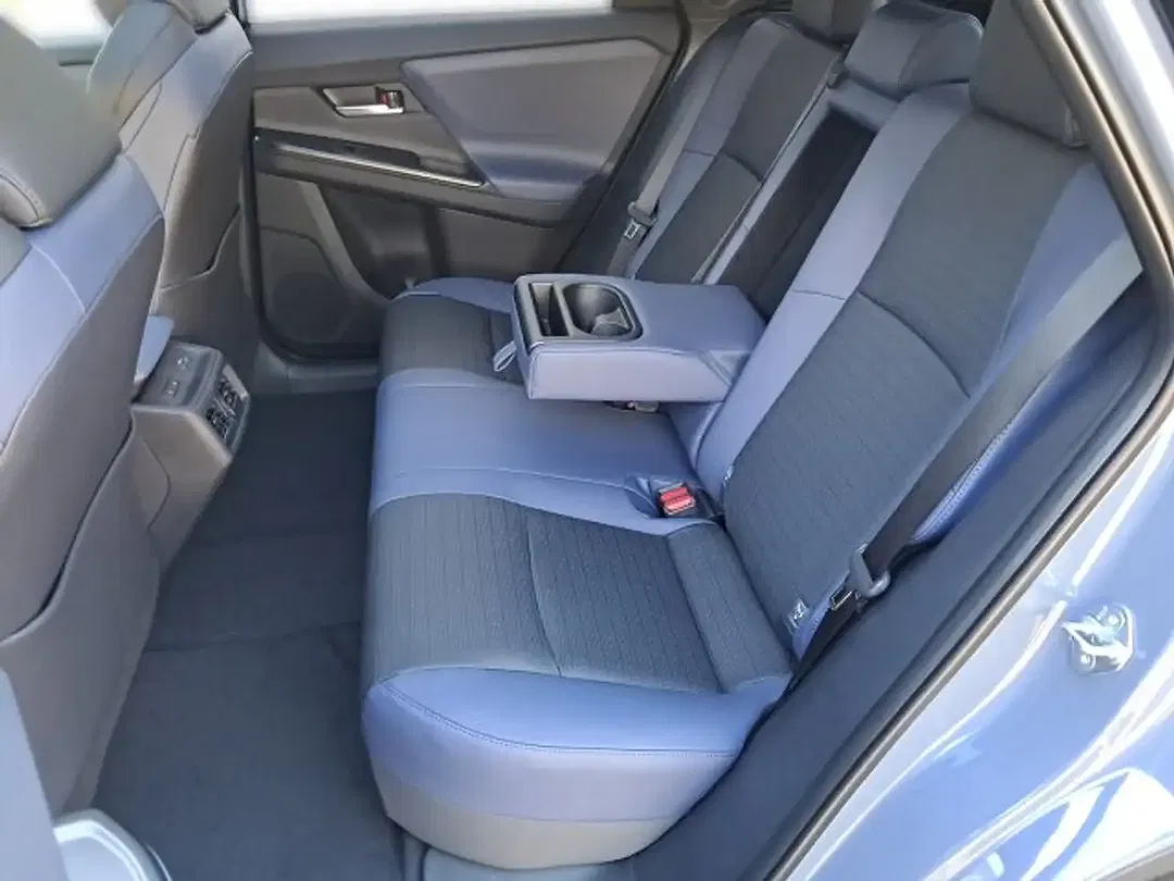 Subaru Solterra AWD Platinum - Thumbnail 10