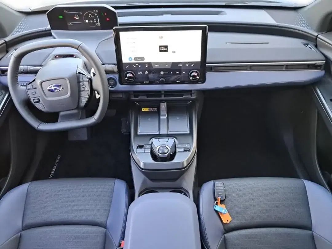 Subaru Solterra AWD Platinum - Thumbnail 11