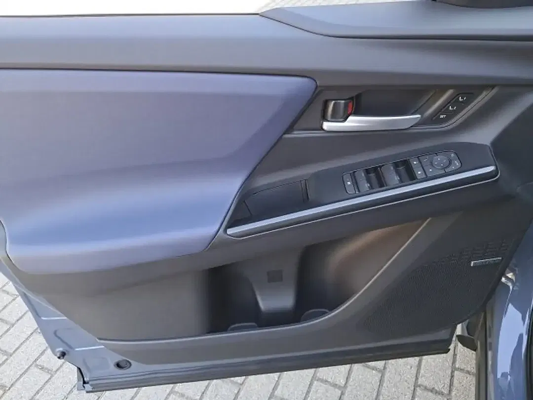 Subaru Solterra AWD Platinum - Thumbnail 6