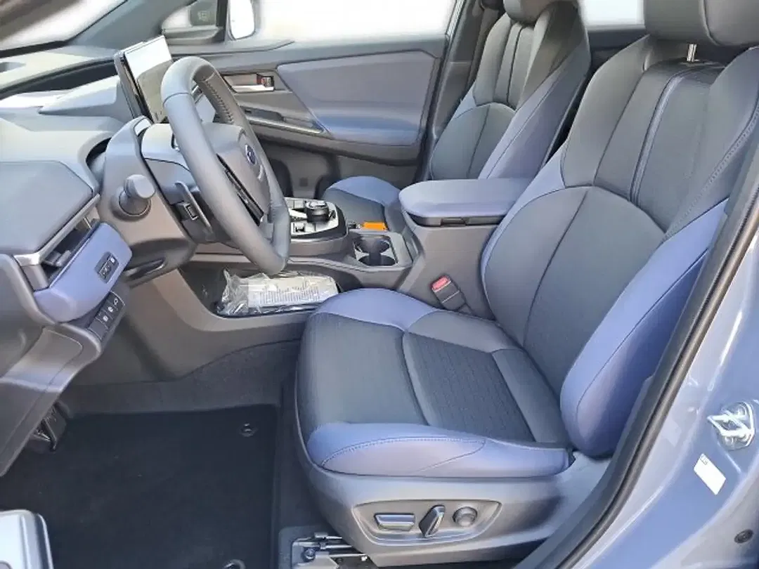Subaru Solterra AWD Platinum - Thumbnail 7